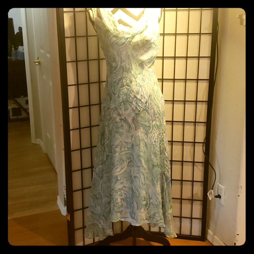Sleeveless  chiffon delicate dress